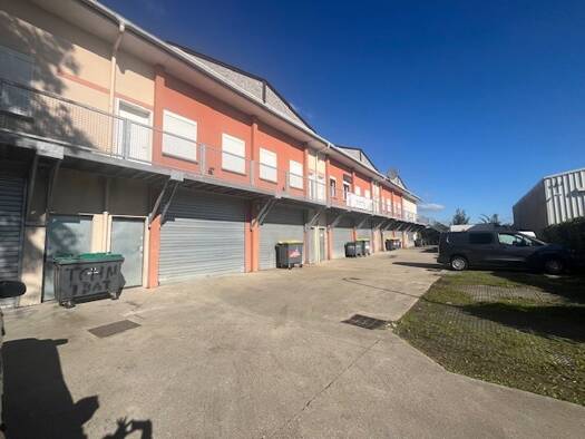 Entrepôt à louer 1 360 € 232 m² d'espace de stockage Mandres-les-Roses 94520