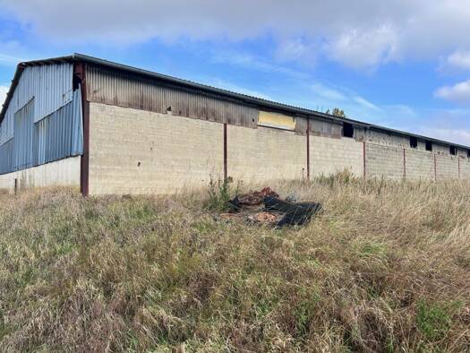 Entrepôt à vendre 44 000 € 675 m² d'espace de stockage Fesmy-le-Sart 02450