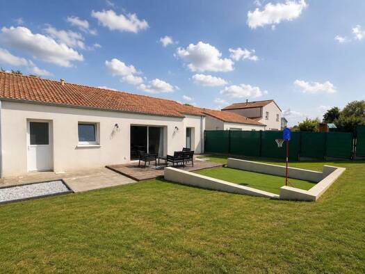 Maison de plain-pied à vendre 315 000 € 3 chambres 91,53 m² 353 m² de terrain Bouaye 44830
