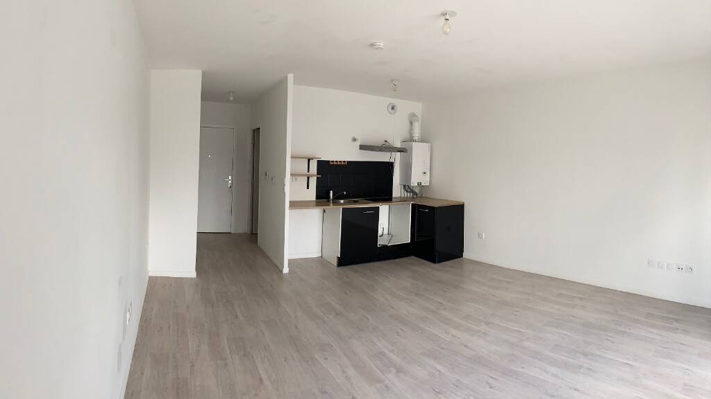 Appartement à vendre 108 000 € 1 pièce 30 m² Étage 2/2 La Verriere La Verrière 78320