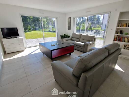 Immeuble à vendre 648 000 € 219 m² La Roche-sur-Yon 85000