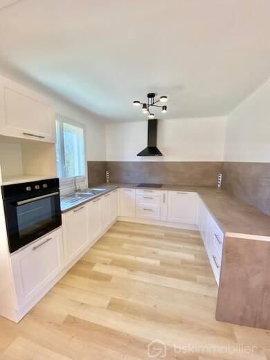 Maison de plain-pied à vendre 168 000 € 4 pièces 3 chambres 90 m² 1 172 m² de terrain Centre Est Provins 77160