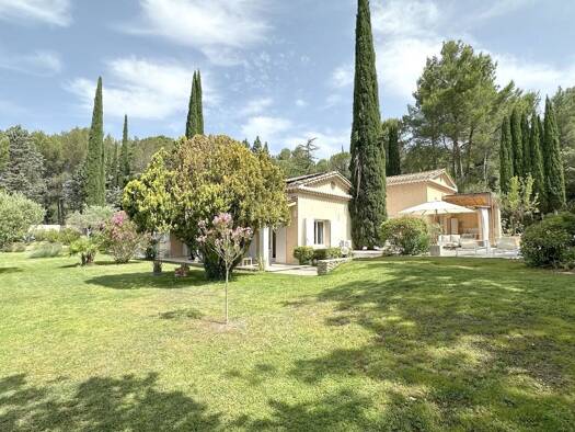 Maison de plain-pied à vendre 1 950 000 € 10 pièces 7 chambres 281 m² 3 000 m² de terrain Le Tholonet 13100