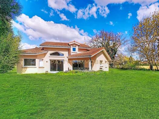 Villa à louer 2 050 € 5 pièces 3 chambres 145,3 m² 1 447 m² de terrain Massieux 01600