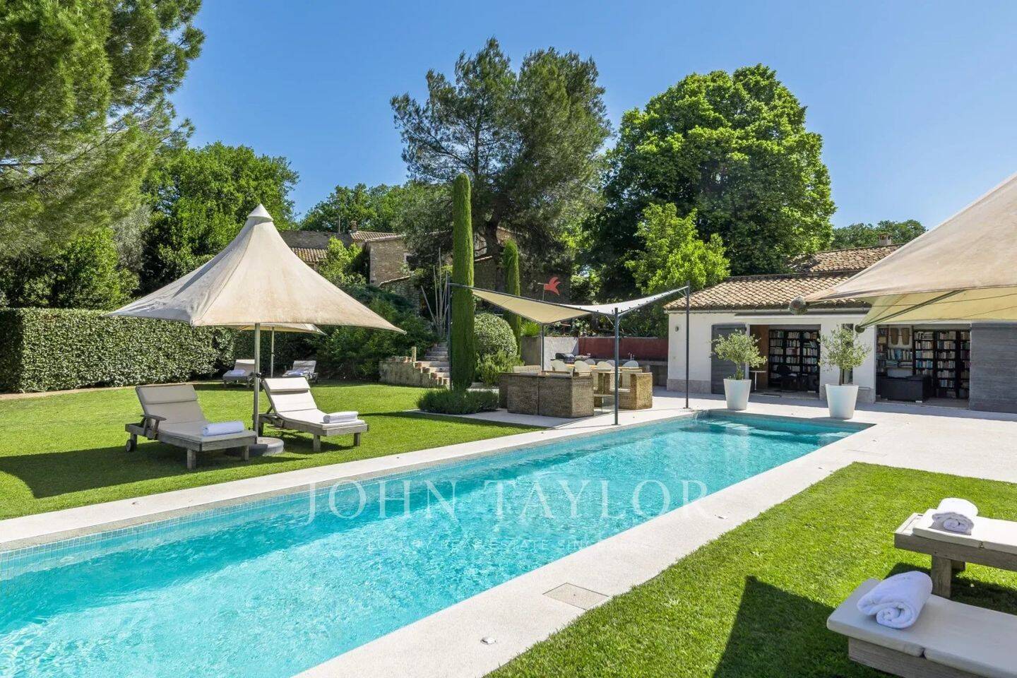 Maison à vendre, 340m², MENERBES