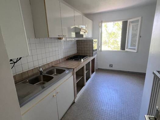 Appartement à louer 1 071 € 3 pièces 2 chambres 65 m² Étage 2/3 Les Impiniers-Font de Cine-Vaucontrade Vallauris 06220