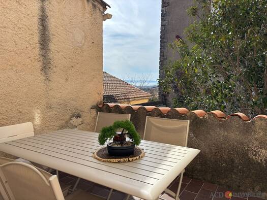 Appartement à louer 750 € 1 pièce 28 m² 1er étage Ecarts Velaux 13880