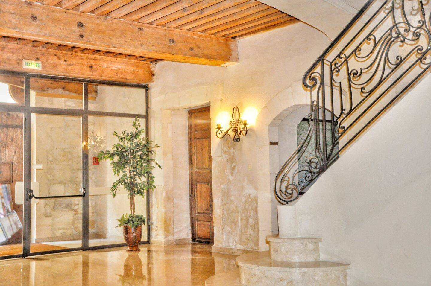 Maison à vendre, 2420m², TARASCON