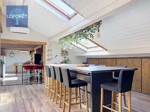 Duplex à vendre 349 000 € 4 pièces 3 chambres 117 m² Étage 3/3 Centre-Bourg Saint-Genis-Laval 69230