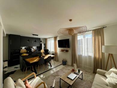 Appartement à louer 750 € 4 pièces 3 chambres 94 m² 3ème étage Centre Ville Castres 81100