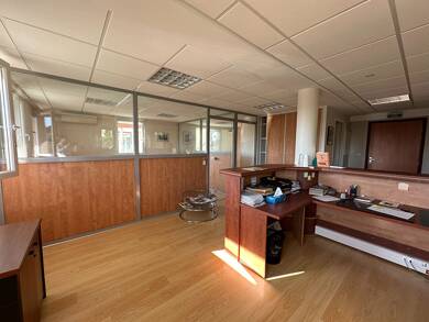 Espace bureau à vendre 89 000 € 86 m² de bureaux Montbazens 12220