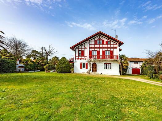 Maison à vendre 1 450 000 € 8 pièces 6 chambres 205 m² 2 089 m² de terrain Polo-Beyris-Saint Amand Bayonne 64100
