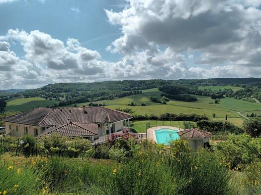 Maison de plain-pied à vendre 399 000 € 6 pièces 3 chambres 136 m² 4 116 m² de terrain Lauzerte 82110