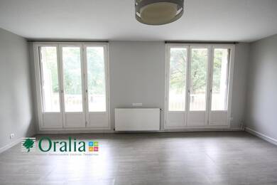 Appartement à louer 850 € 5 pièces 4 chambres 94 m² RDC/1 Grand-Galet Le Pont de Claix 38800