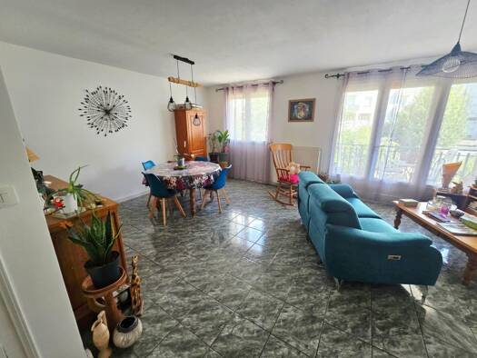 Appartement à vendre 94 000 € 3 pièces 2 chambres 75 m² Étage 3/6 Bellevue-Solaure Saint-Étienne 42100