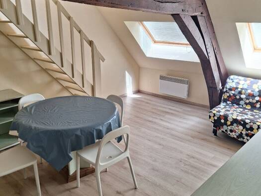 Appartement à louer 393 € 1 pièce 20 m² Étage 3/3 Hesdin-la-Forêt 62140