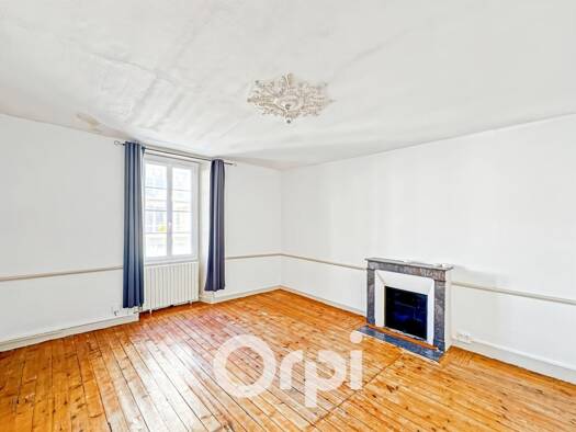 Appartement à vendre 162 400 € 3 pièces 2 chambres 77,1 m² Étage 1/1 Pentagone La Roche-sur-Yon 85000