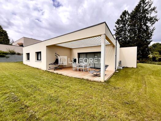 Maison de plain-pied à vendre 338 000 € 4 pièces 3 chambres 125 m² 1 360 m² de terrain La Geroudiere Flers 61100