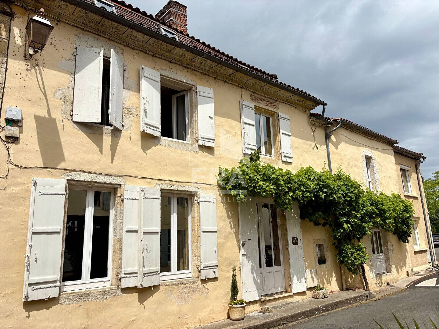 Maison à vendre, 251m², PORT SAINTE FOY ET PONCHAPT