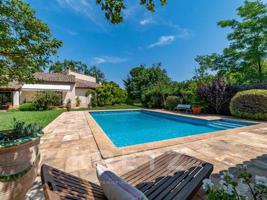 Maison à vendre 790 000 € 6 pièces 4 chambres 210 m² 3 000 m² de terrain Le Lac Saint-Martin-de-Crau 13310