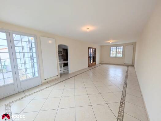 Maison de plain-pied à vendre 205 725 € 5 pièces 3 chambres 96 m² 696 m² de terrain Chantonnay 85110