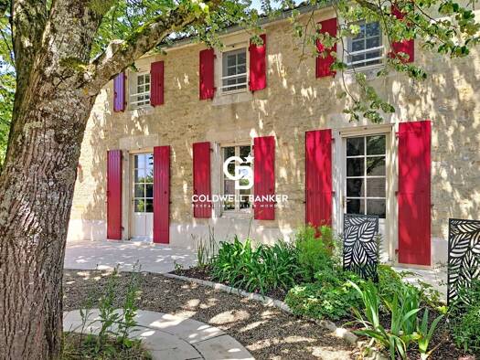 Maison à vendre 399 000 € 6 pièces 4 chambres 165 m² 3 110 m² de terrain Thiré 85210