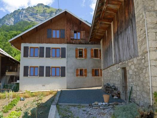 Appartement à vendre 195 000 € 3 pièces 2 chambres 55 m² Étage 2/2 Talloires-Montmin 74210