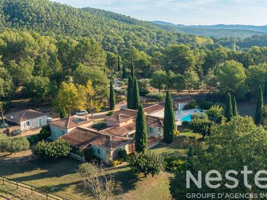 Ferme équestre à vendre 1 380 000 € 315 m² 19 500 m² de terrain Salernes 83690