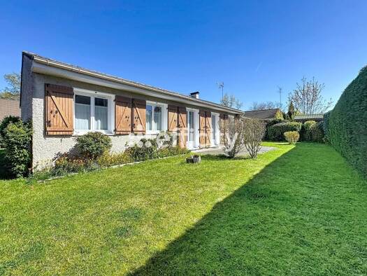 Maison de plain-pied à vendre 324 000 € 4 pièces 3 chambres 100 m² 463 m² de terrain Les Jondelles Roissy-en-Brie 77680