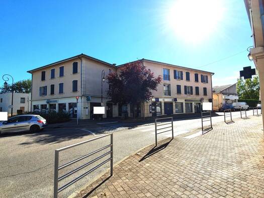Studio à vendre 130 000 € 1 pièce 23,82 m² Étage 1/2 Zone Centrale Chaponost 69630