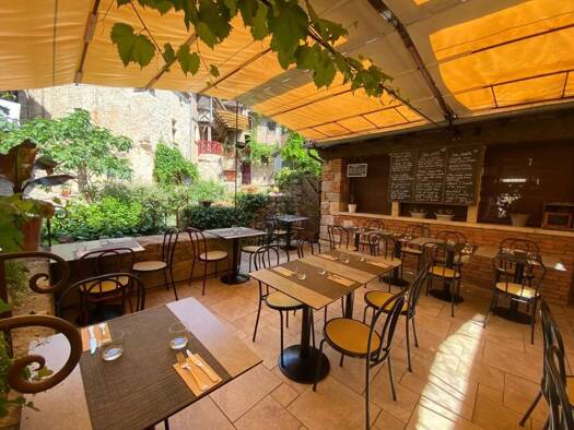 Restaurant à vendre Fonds de commerce 214 000 € 206 m² d'espace de restauration Saint-Cirq-Lapopie 46330