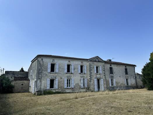 Maison à vendre 299 980 € 6 pièces 5 chambres 184 m² 35 000 m² de terrain Jarnac 16200