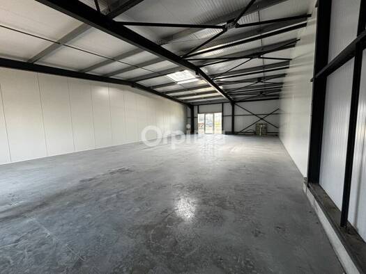 Local commercial à louer 2 000 € 199 m² de surface de vente Belz 56550