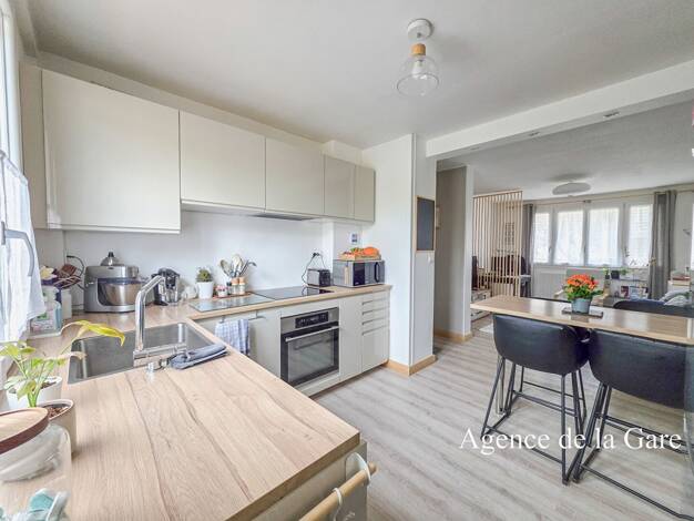 Appartement à vendre 299 000 € 4 pièces 3 chambres 69 m² 3 étages Nord Est Le Mesnil le Roi 78600