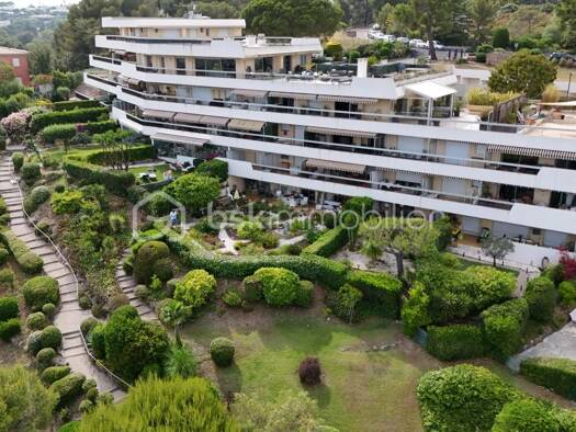 Appartement à vendre 299 000 € 1 pièce 32,9 m² RDC/4 Vaug Villeneuve-Loubet 06270