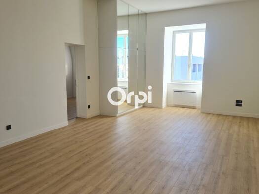 Appartement à louer 890 € 3 pièces 2 chambres 78 m² Étage 2/2 Centre Ville-Fin de la Guerre Tourcoing 59200