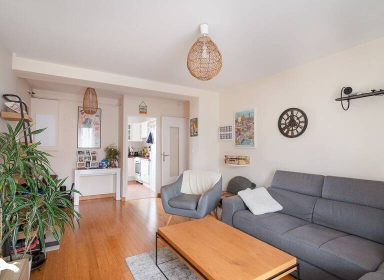 Appartement à vendre 254 880 € 4 pièces 3<br/>chambres 74 m²<br/>superficie 1/3<br/>étage Compans Blagnac 31700