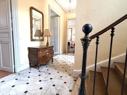 Maison à vendre 975 000 € 14 pièces 9 chambres 444 m² 1 023 m² de terrain Carmes-République Orléans 45000