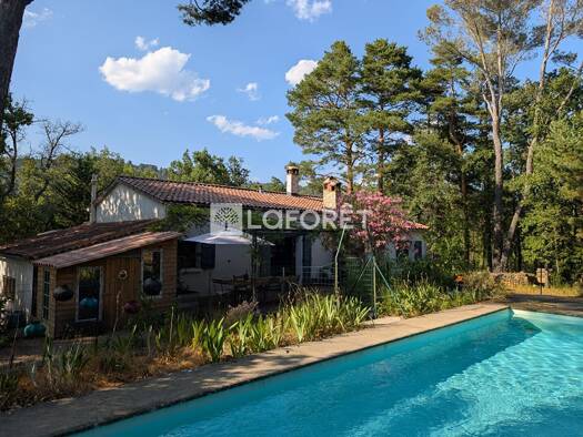 Maison à louer 1 900 € 4 pièces 3 chambres 104 m² 6 000 m² de terrain Callian 83440