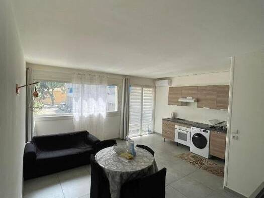 Appartement à louer 590 € 1 pièce 40 m² Fontcouverte Avignon 84000