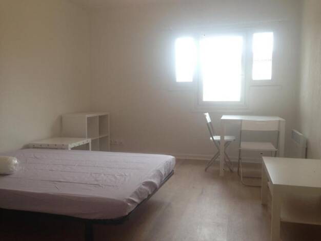 Appartement à louer 728 € 1 pièce 34 m² Étage 2/2 dès le 08/11/2025 Capucins-Saint Michel-Nansouty-Saint Genès Bordeaux 33800