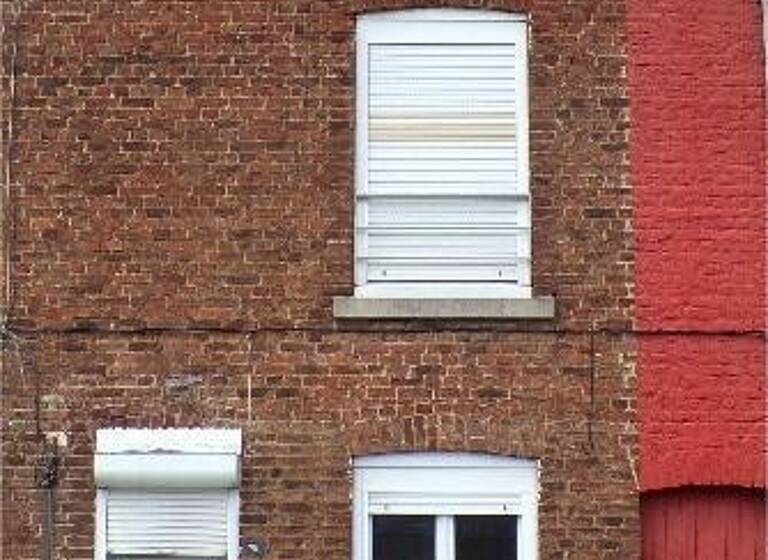 Maison à vendre 70 000 € 4 pièces 3<br/>chambres 75 m²<br/>superficie 204 m²<br/>terrain Montplaisir-Sous Le Bois-Douzies-Faubourg Saint Quentin Maubeuge 59600