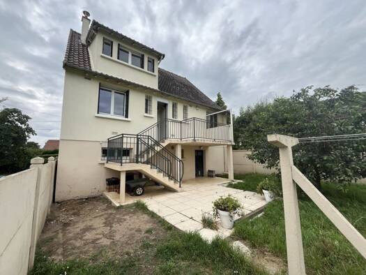 Maison à vendre 142 438 € 5 pièces 4 chambres 117 m² 374 m² de terrain Périphérie des Ecarts St Amand Montrond 18200