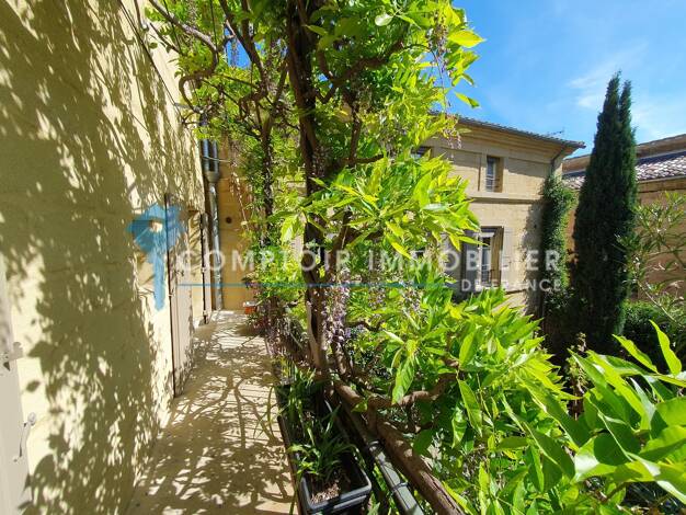 Maison à vendre 786 000 € 8 pièces 6 chambres 230 m² 198 m² de terrain Uzès 30700