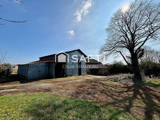 Maison à vendre 72 900 € 5 pièces 3 chambres 137 m² 3 761 m² de terrain Courlay 79440