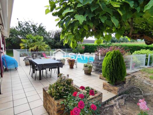 Maison de plain-pied à vendre 282 000 € 6 pièces 3 chambres 145 m² 3 000 m² de terrain Saint-Leon-sur-l'Isle 24110