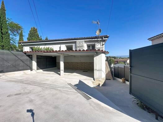 Appartement à louer 1 250 € 3 pièces 2 chambres 52,02 m² 1er étage Four à Chaux Le Cannet 06110