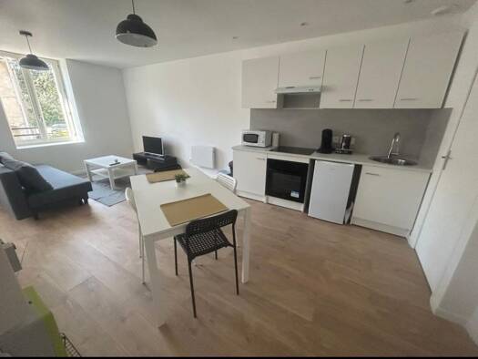 Appartement à louer 450 € 2 pièces 1 chambre 33 m² 1er étage Les Bausses Mazamet 81200