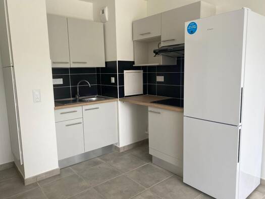 Appartement à louer 969 € 3 pièces 2 chambres 55,4 m² Étage 2/3 Centre Bourg Épône 78680