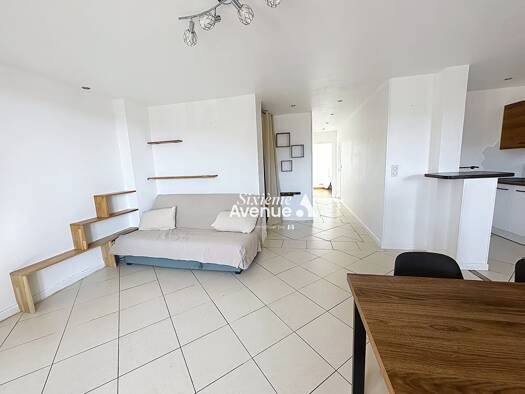 Appartement à louer 1 380 € 3 pièces 2 chambres 61 m² Étage 4/4 Les Combes Antibes 06600